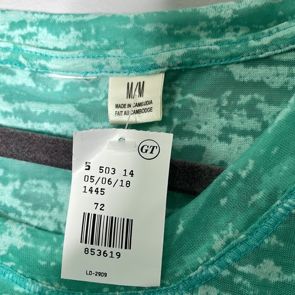 Giant Tiger Short Sleeve Top - Picture 2 of 4